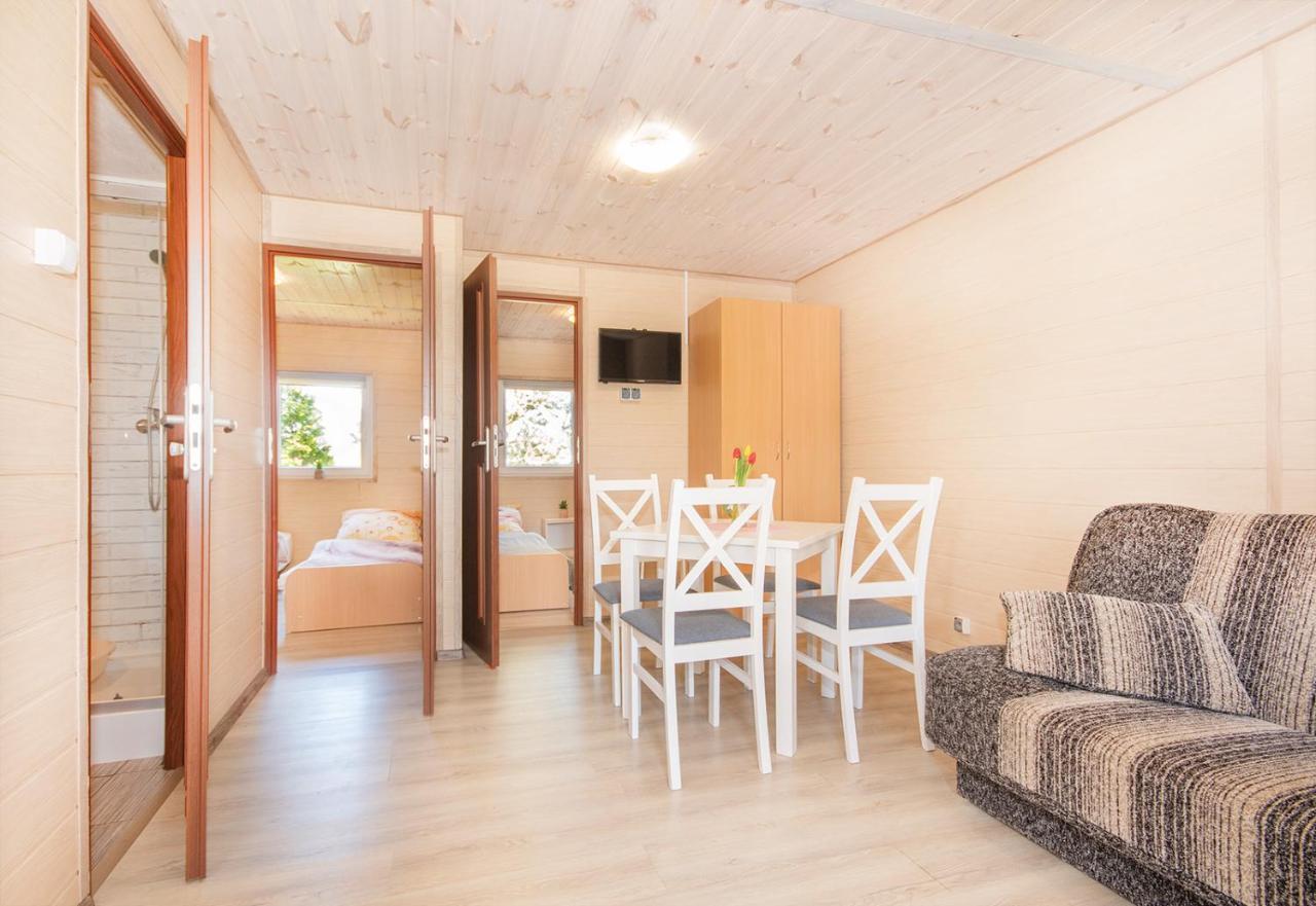 Przyjazna Osada - Domki I Apartamenty Ujście-Darłowskie Buitenkant foto